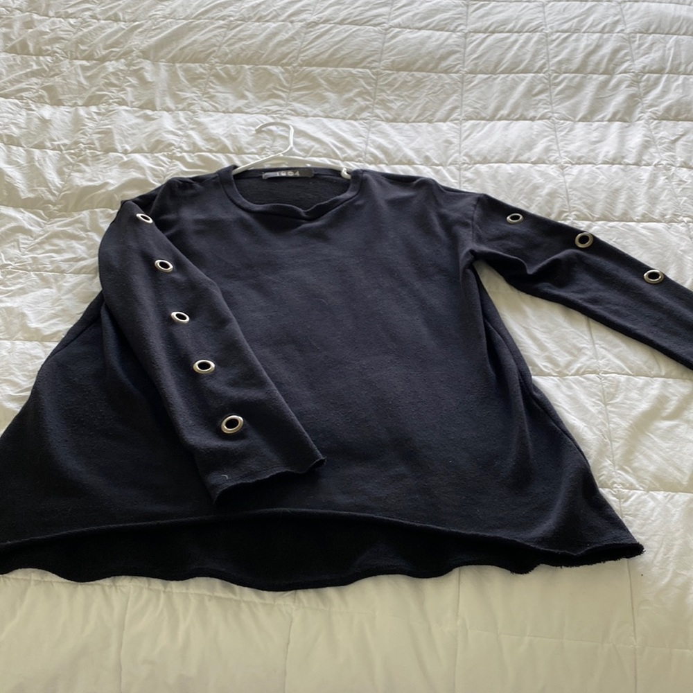 1804 COIN French Terry long sleeved black Hi Low top